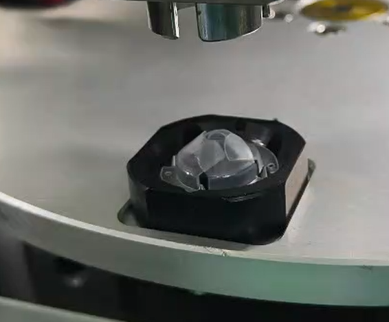 腹腔穿刺器瓣膜密封组件及后盖自动组装机