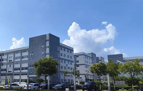 湘潭某电镀工业园外景或企业环保验收现场图,突出正规、规范的园区形象