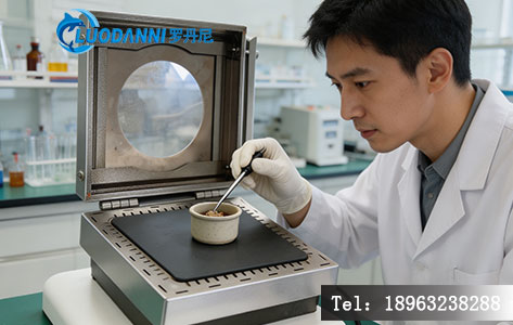 高校实验室材料烧结800℃高温精密加热台操作场景