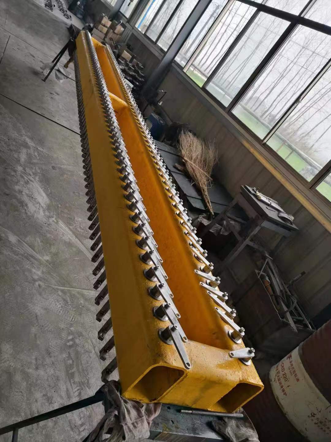 陰陽極吊具
