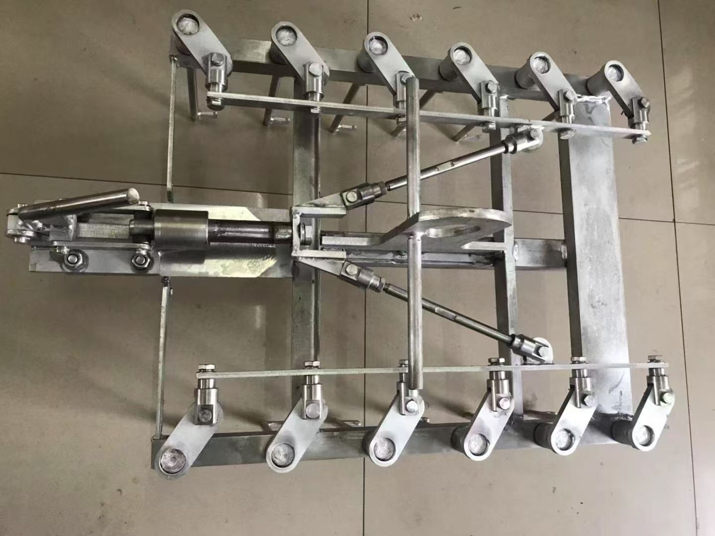 陰陽極吊具