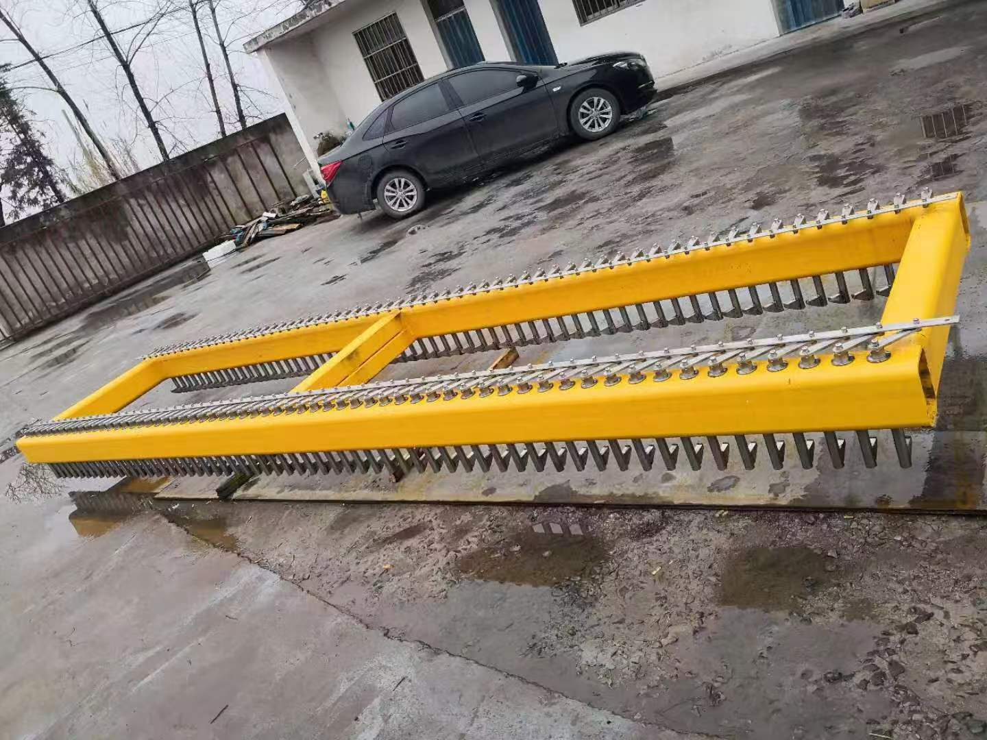 陰陽極吊具
