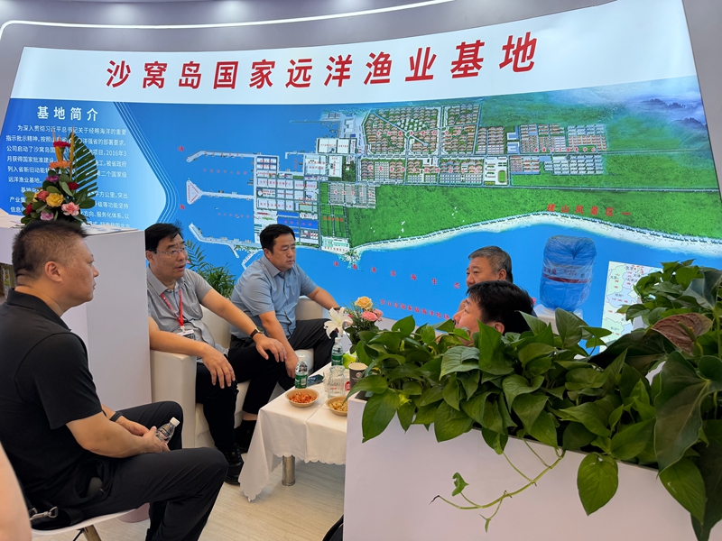 1.公司领导与客户洽谈合作事宜