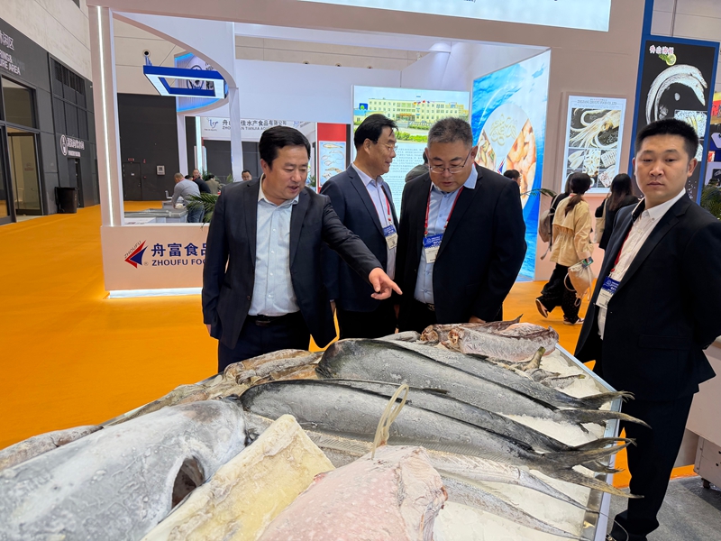 1.宋斌政指导公司参展工作