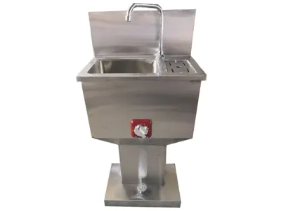 帶刀具器的洗手盆