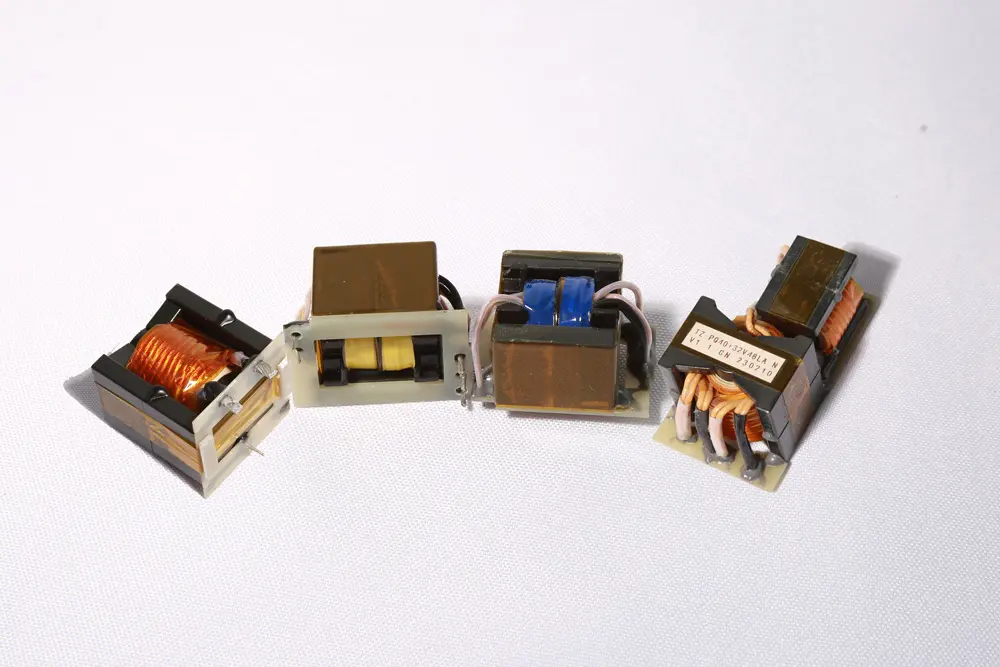 Baseplate type main transformer