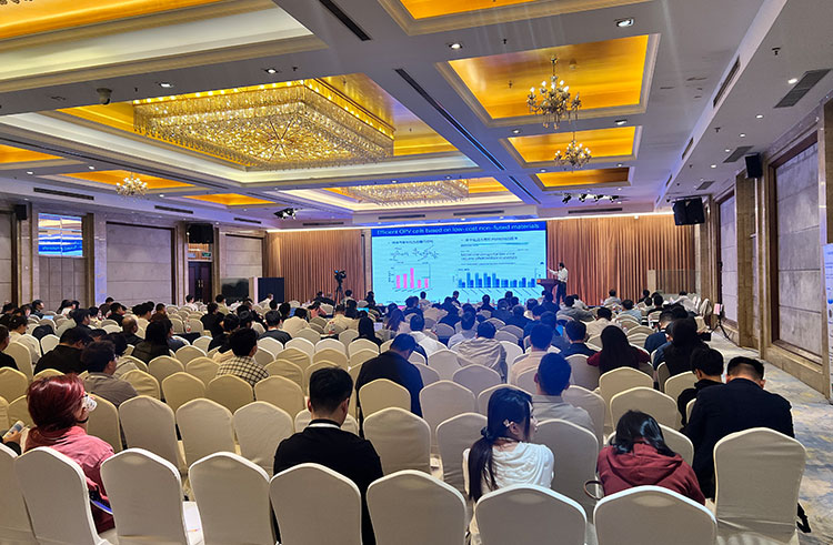 山东罗丹尼闪耀登场:携创新设备亮相2026第四届全国新型太阳能电池材料与器件大会墙报展