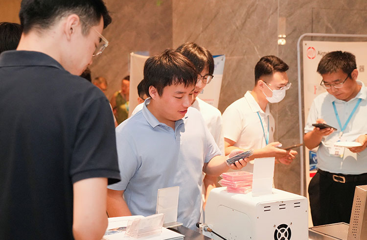 聚势材料创新,共探器件前沿|罗丹尼受邀参加2026全国先进功能材料与器件前沿学术论坛