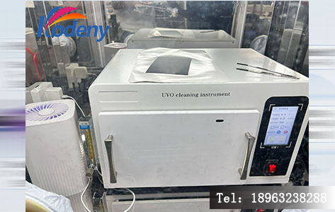 UV100设备实物图,展示触摸屏控制界面