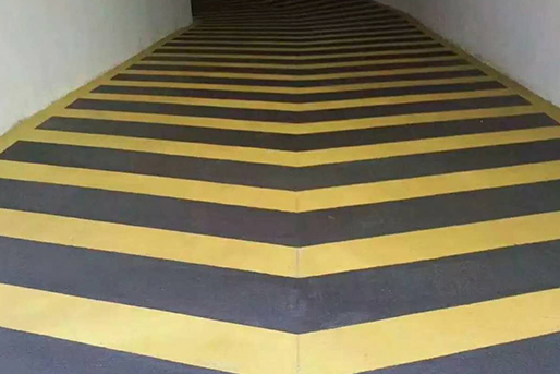 无震荡止滑坡道