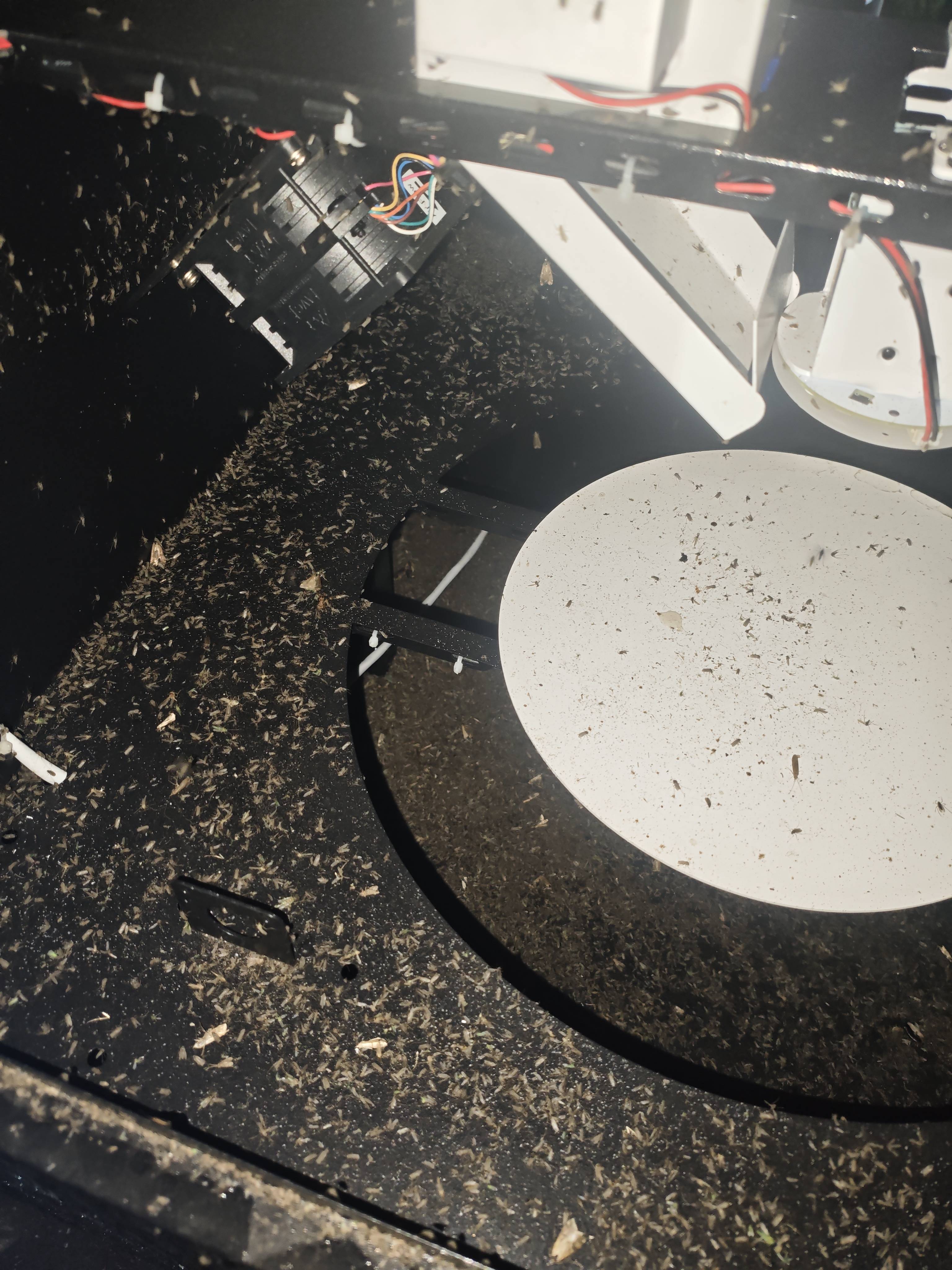 众禾慧农-内蒙古兴安盟-智慧农业-高标准农田-田间监测点-虫情测报仪-设备内部