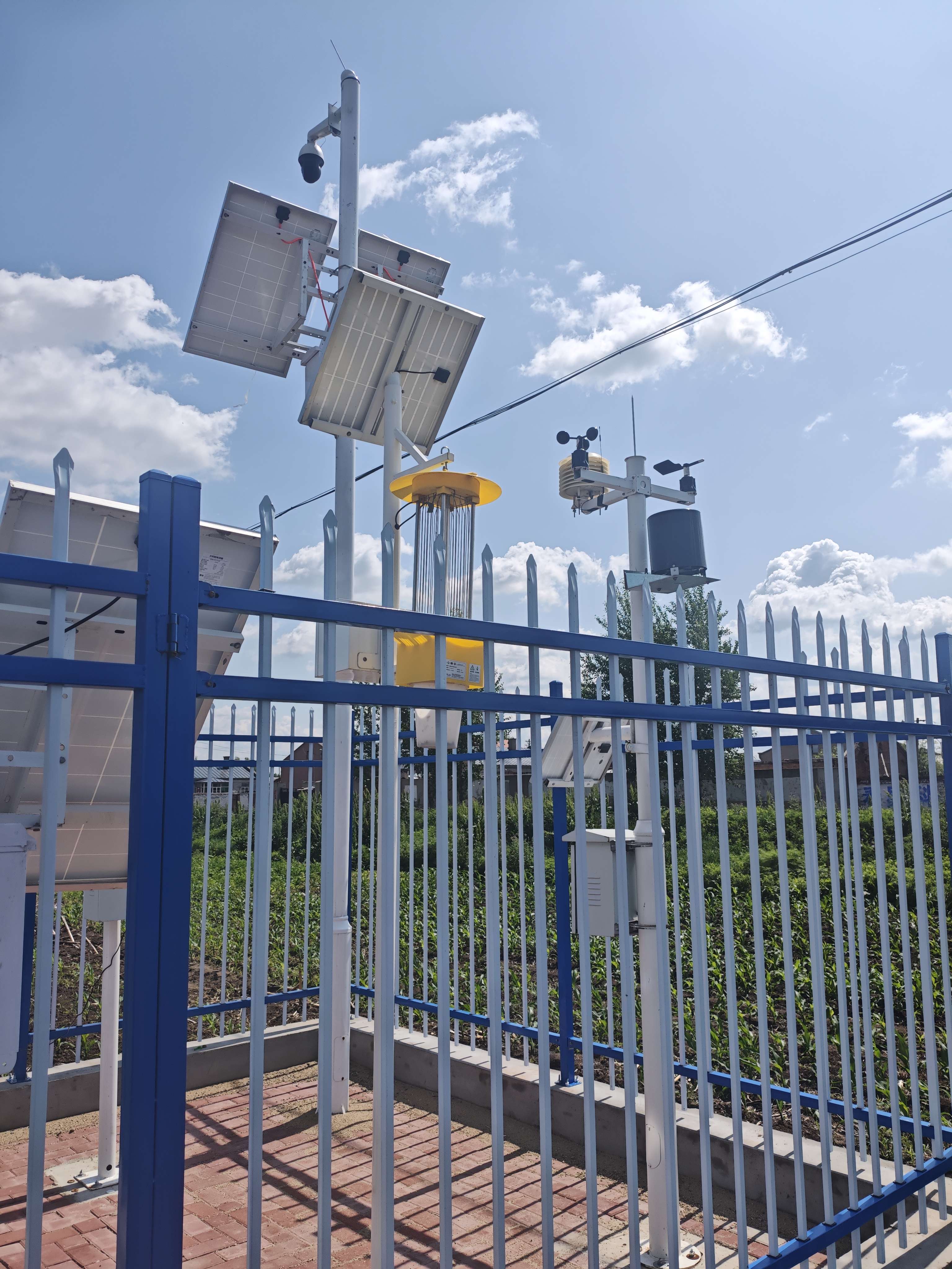 哈尔滨双城区-智慧农业-高标准农田-田间监测点-四情监测设备-频振式杀虫灯