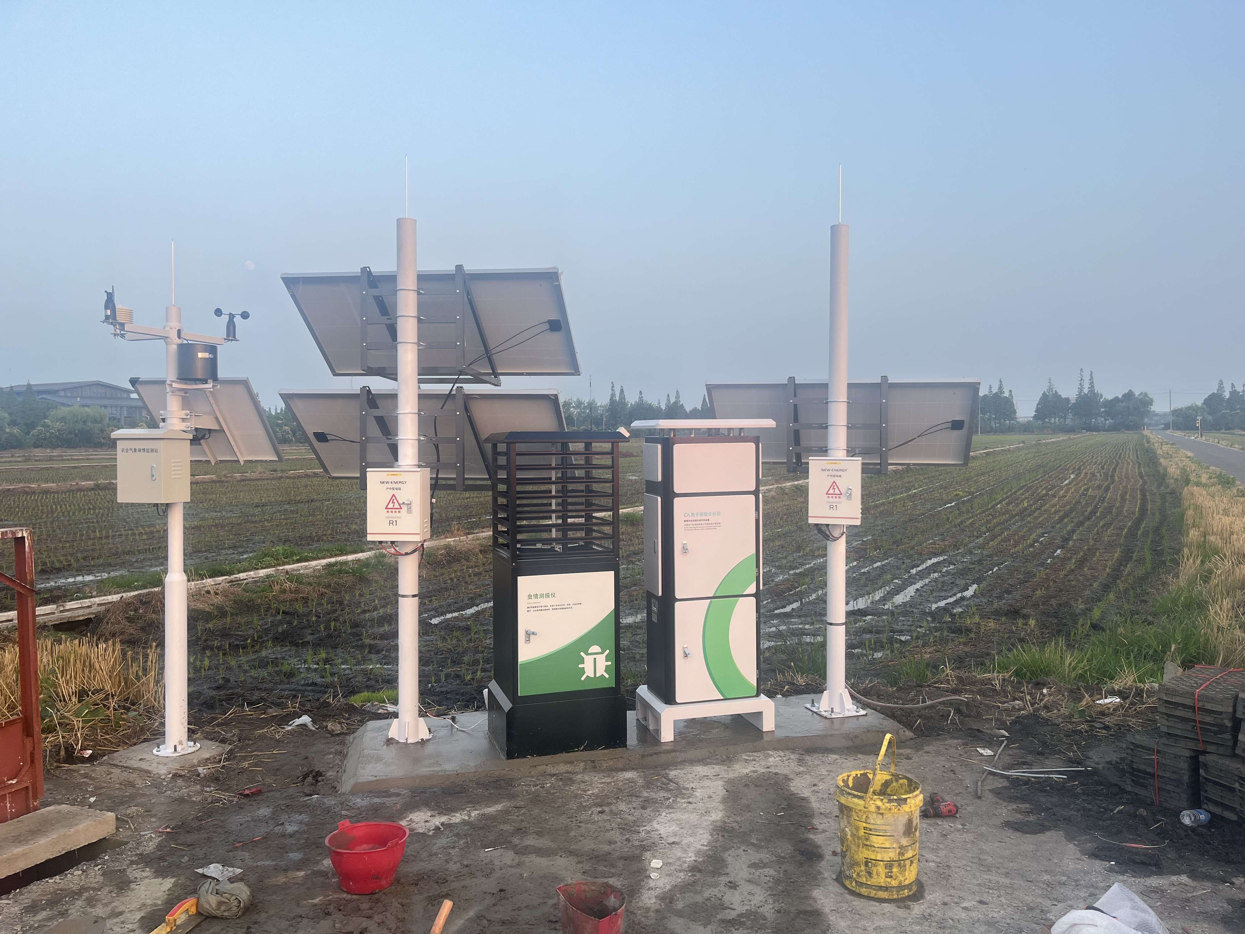 江苏泰州商品粮基地-田间监测点-四情监测站-虫情测报灯&孢子捕捉分析仪