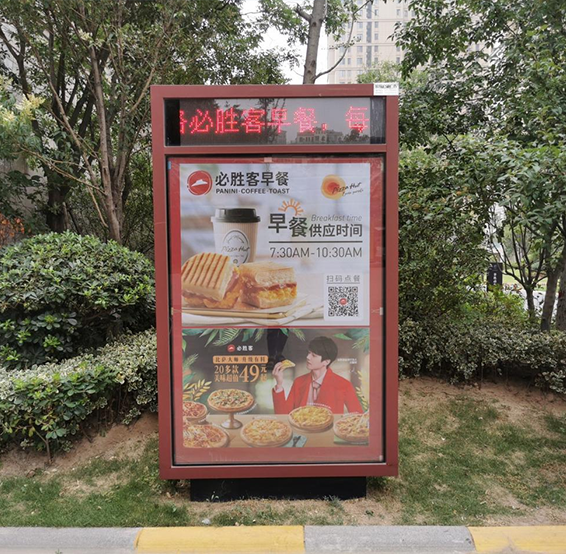 9、小区主干道灯箱2