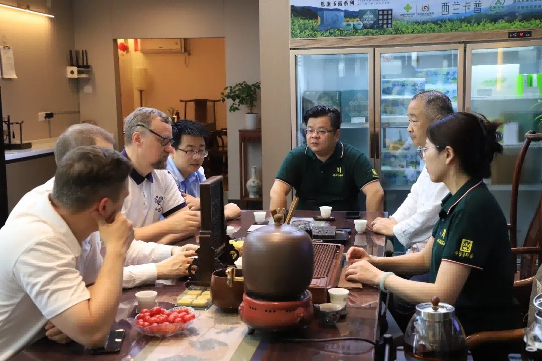 【 Member Company News 】 A delegation from the Russian Academy of Sciences visited the Wuhan branch of Zhao Liqiao Tea Factory to exchange intangible cultural he