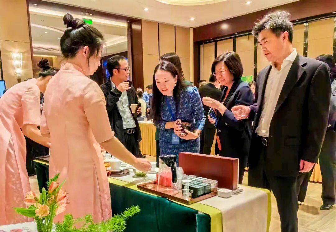【 Group News 】 Hubei Tea Industry Group participates in the "Jingpin Going Global" Hubei Agricultural Products and Advantageous Industries Theme Activity at the