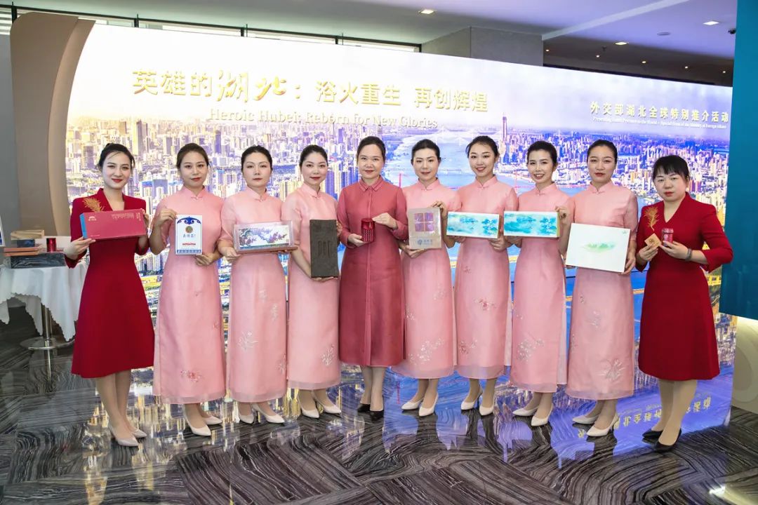 Tea fragrance creates new brilliance globally - Hubei Tea Industry Group endorses Hubei tea in the Blue Hall of the Ministry of Foreign Affairs