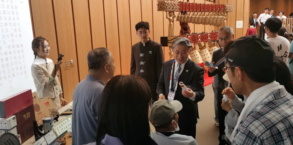 【 Group News 】 The exotic scenery of mountains and rivers is full of tea fragrance | Hubei Tea Industry Group debuts at the China Pavilion Hubei Activity Week