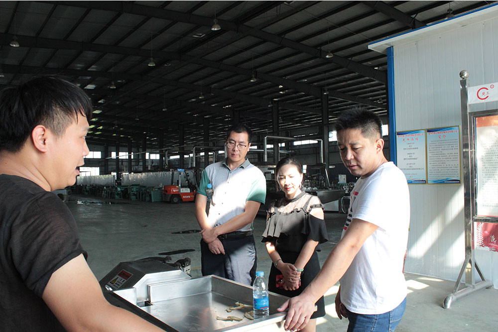 制藥企業(yè)蒞臨我司考察 (1)