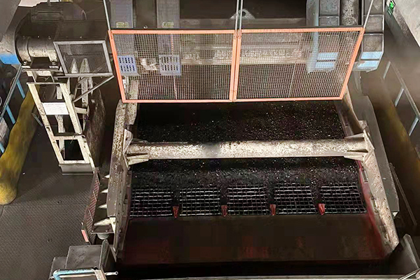 山西高平科兴龙顶山煤业有限公司洗煤厂设备安装工程振动筛安装2