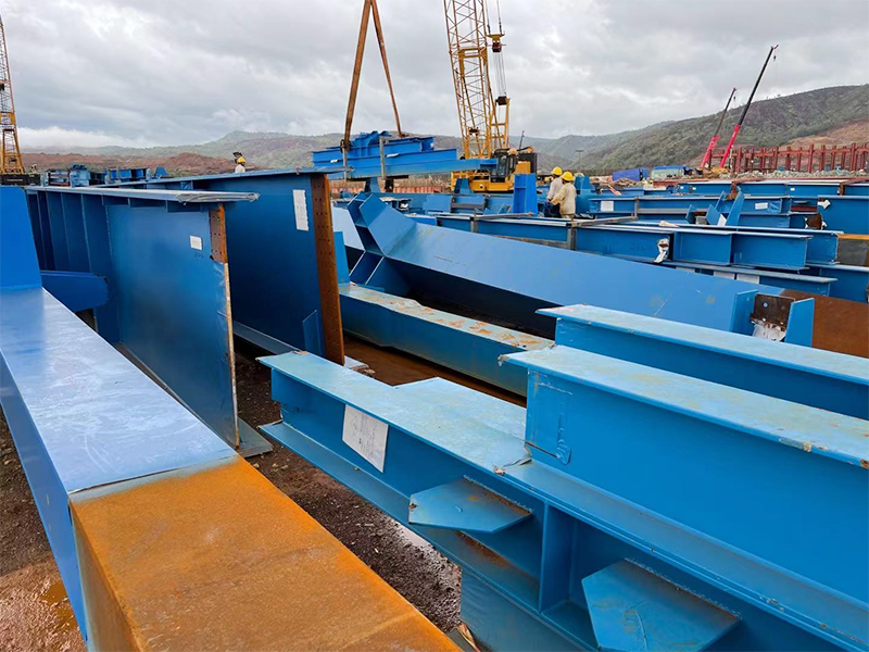 构件在印尼OBI岛卸船1