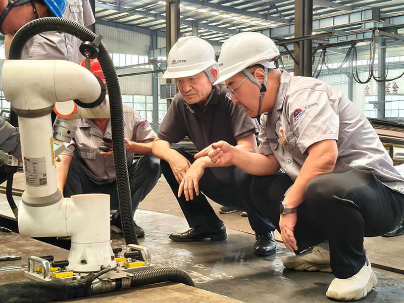 建设公司党委书记董事长李卡