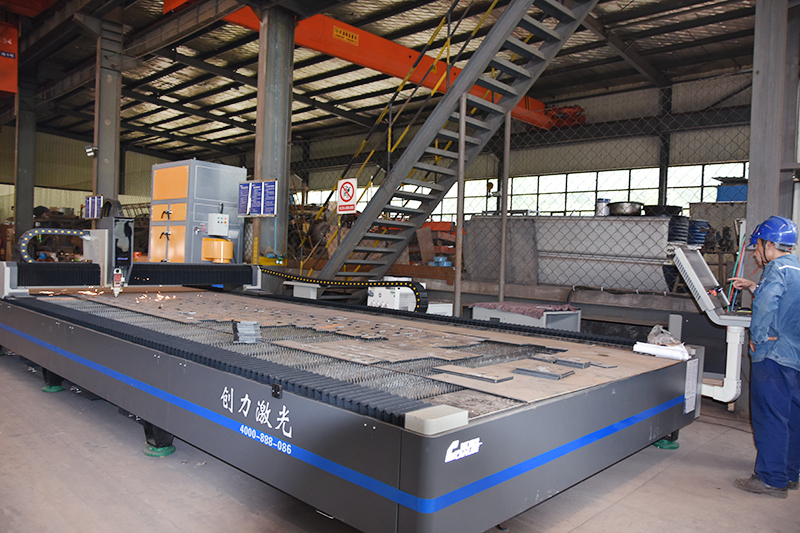 激光切割机3