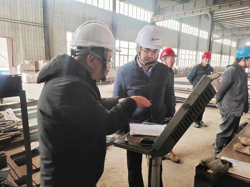 山城区副区长李杰新到天宏钢构调研企业发展和安全环保工作