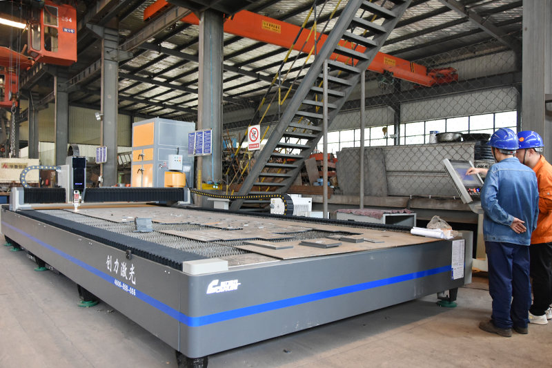 激光切割机4