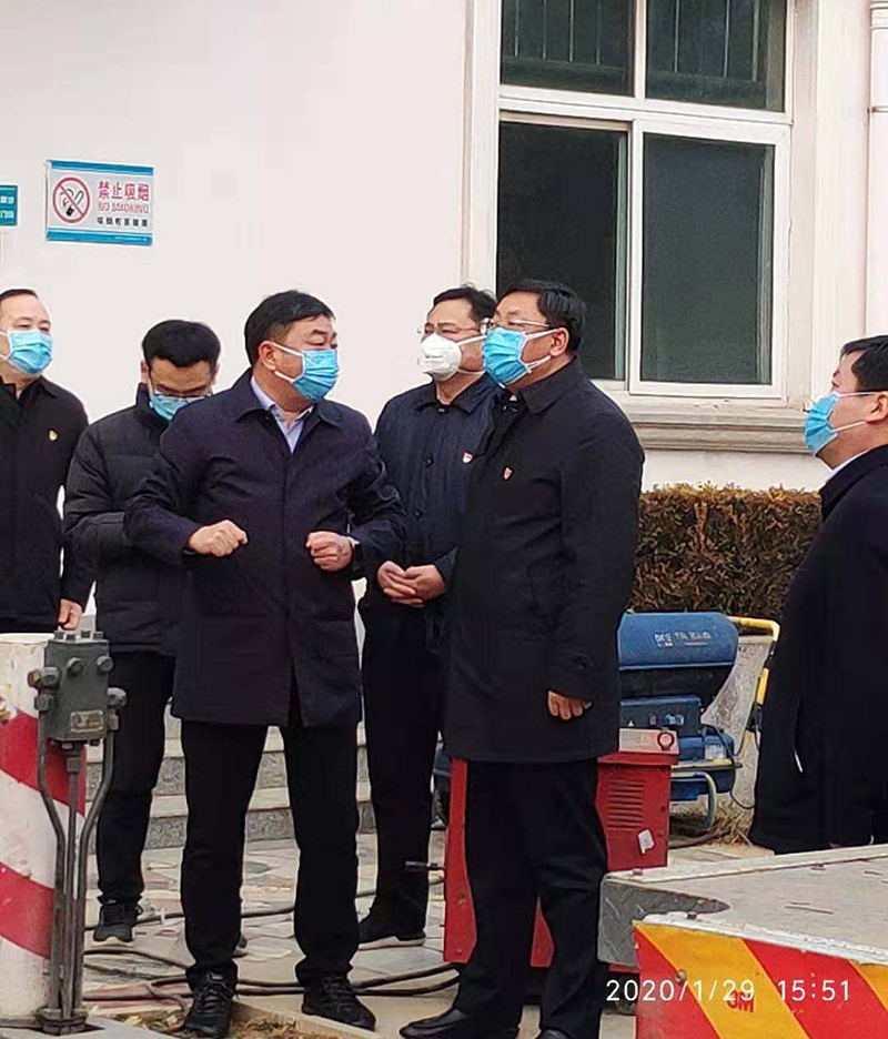 鹤壁市市委书记马富国到负压隔离病房2