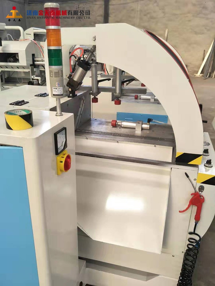 23、济南断桥铝门窗设备