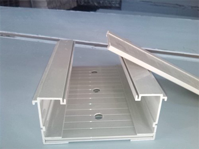 托盘式电缆桥架