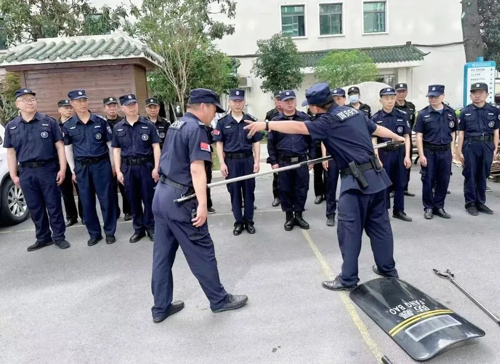 国安科技安保集团襄阳中医医院项目部联合公安局开展警保联勤联动培训