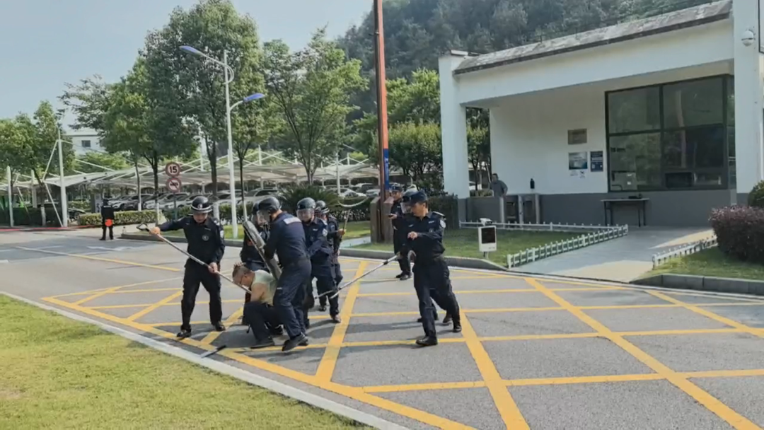 国安科技安保集团十堰分公司防暴演练,筑牢十堰京能热电安全防线