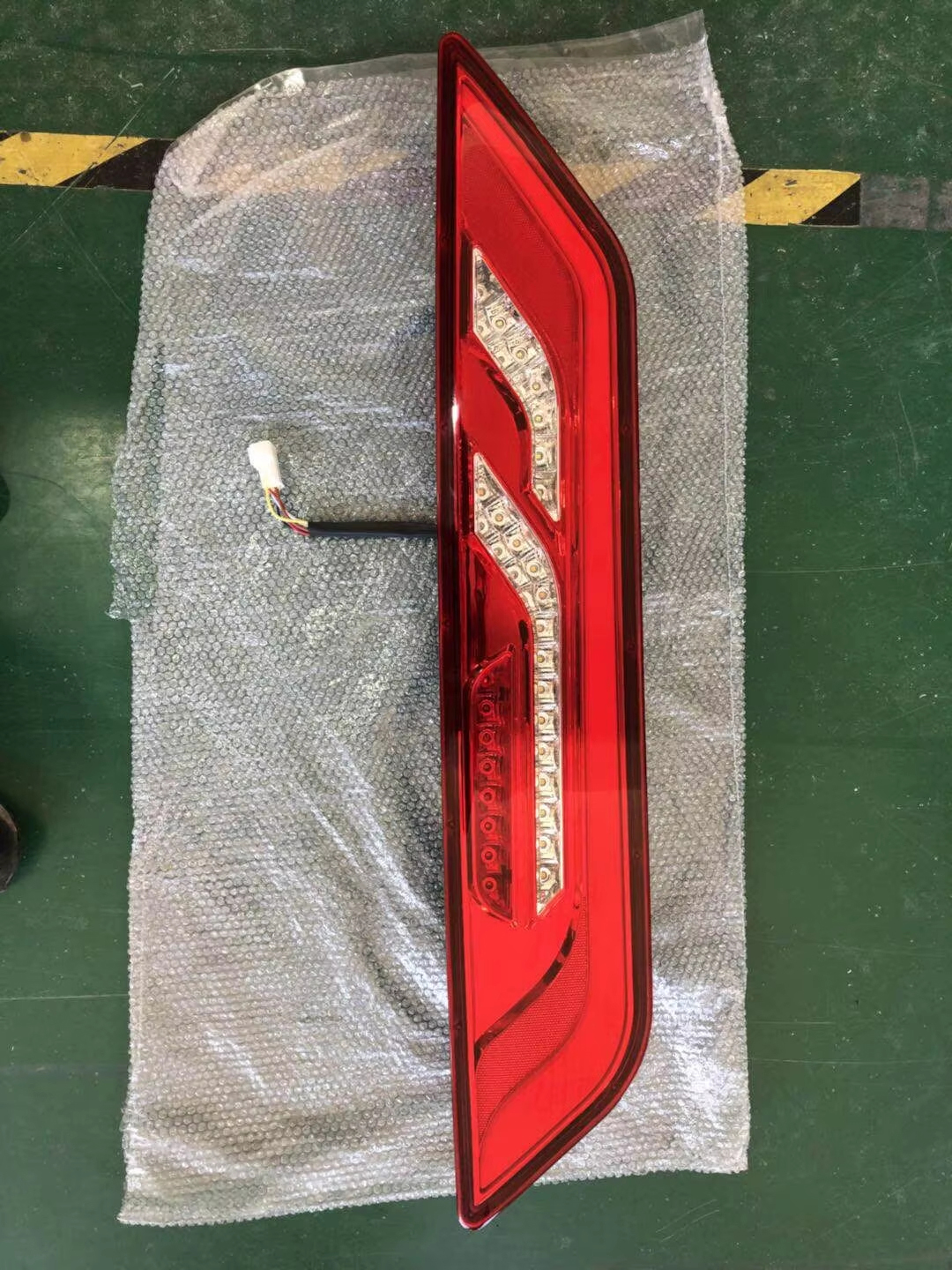 RW2010-1 E-mark Bus Tail Light