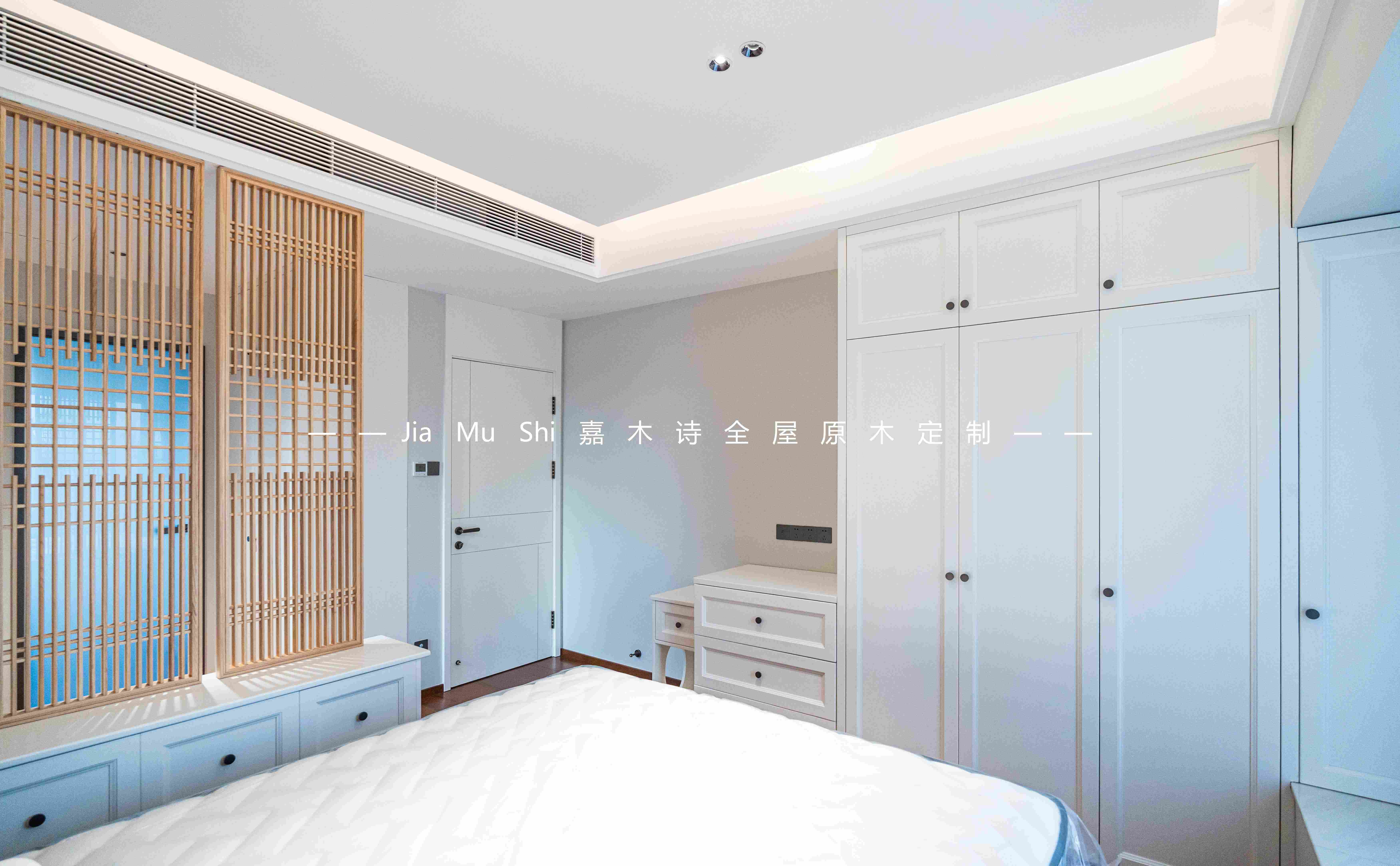 深圳主卧实木衣柜定制