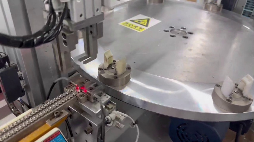 GU10 铜脚旋铆机