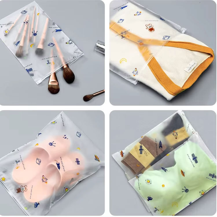 定制品牌PE哑光可回收化妆包，环保防水拉链袋，适用于水疗和美发用品Custom Brand PE Matte Recyclable Cosmetic Bags, Eco Waterproof Zipper Pouches for Spa & Salon Supplies