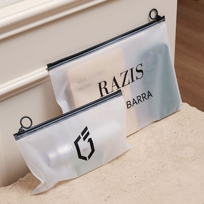 厂家直销拉链袋 可定制尺寸 适合服装和化妆品包装袋 印刷logoTitle: Factory Direct Zipper Bags Custom Size Logo Print Packaging for Clothing Cosmetics