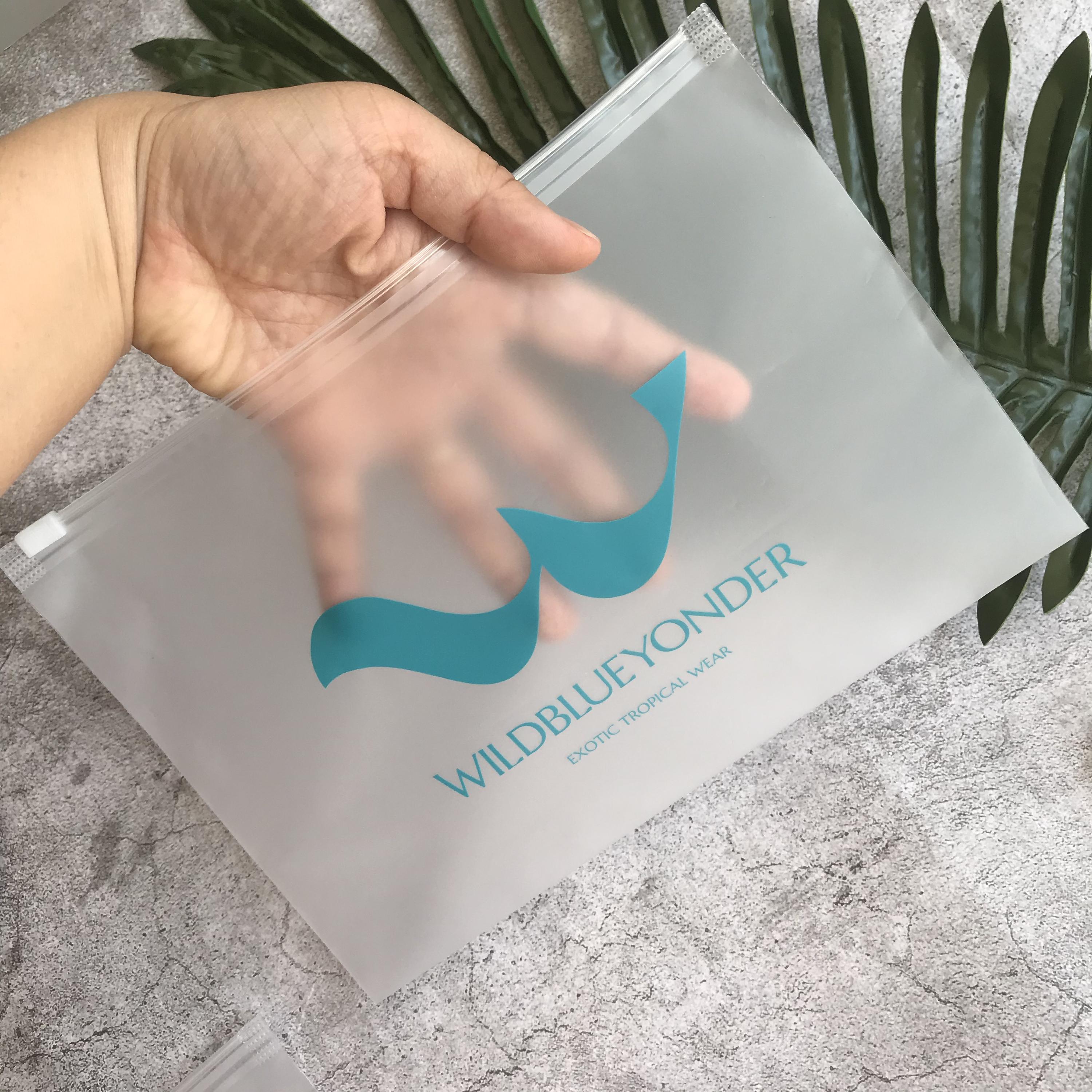 定制哑光磨砂塑料拉链袋｜带 LOGO T 恤泳装服装拉链袋Custom Matte / Frosted Plastic Zipper Bags, Zipper Lock Garment Bags With Logo for T-shirts & Swimwear