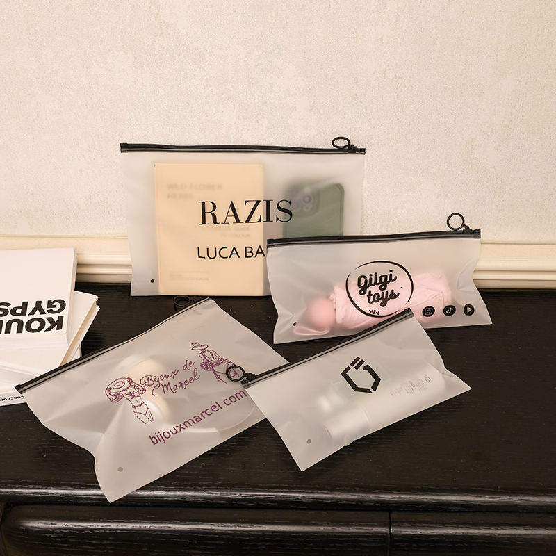 厂家直销拉链袋 可定制尺寸 适合服装和化妆品包装袋 印刷logoTitle: Factory Direct Zipper Bags Custom Size Logo Print Packaging for Clothing Cosmetics