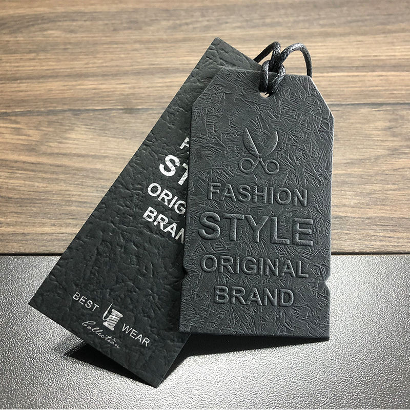 定制豪华压纹吊牌 3D 立体纹理纸标签 环保服装鞋类标签 快速发货Custom Luxury Embossed Hang Tags, 3D Embossed Paper Labels, Eco-Friendly Tags for Clothing & Footwear, Fast Shipping