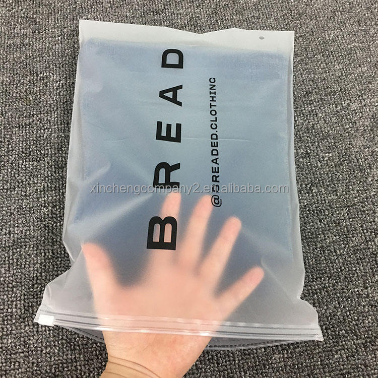 可重复密封磨砂 PE 拉链袋｜服装皮草包装袋Reclosable Recyclable PE Zipper Bags, Matte Frosted Custom Zipper Pouches for Garment & Fur Packaging