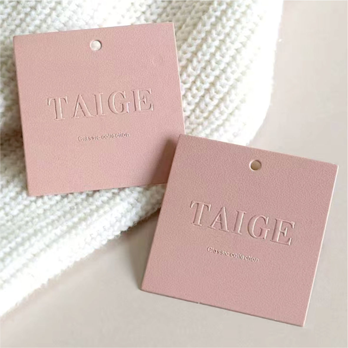 定制印刷奢侈品牌服装悬挂标签｜纸纸板 RFID 服装吊牌Custom Printed Luxury Brand Garment Hang Tag, Paper Cardboard RFID Clothing Hang Tag