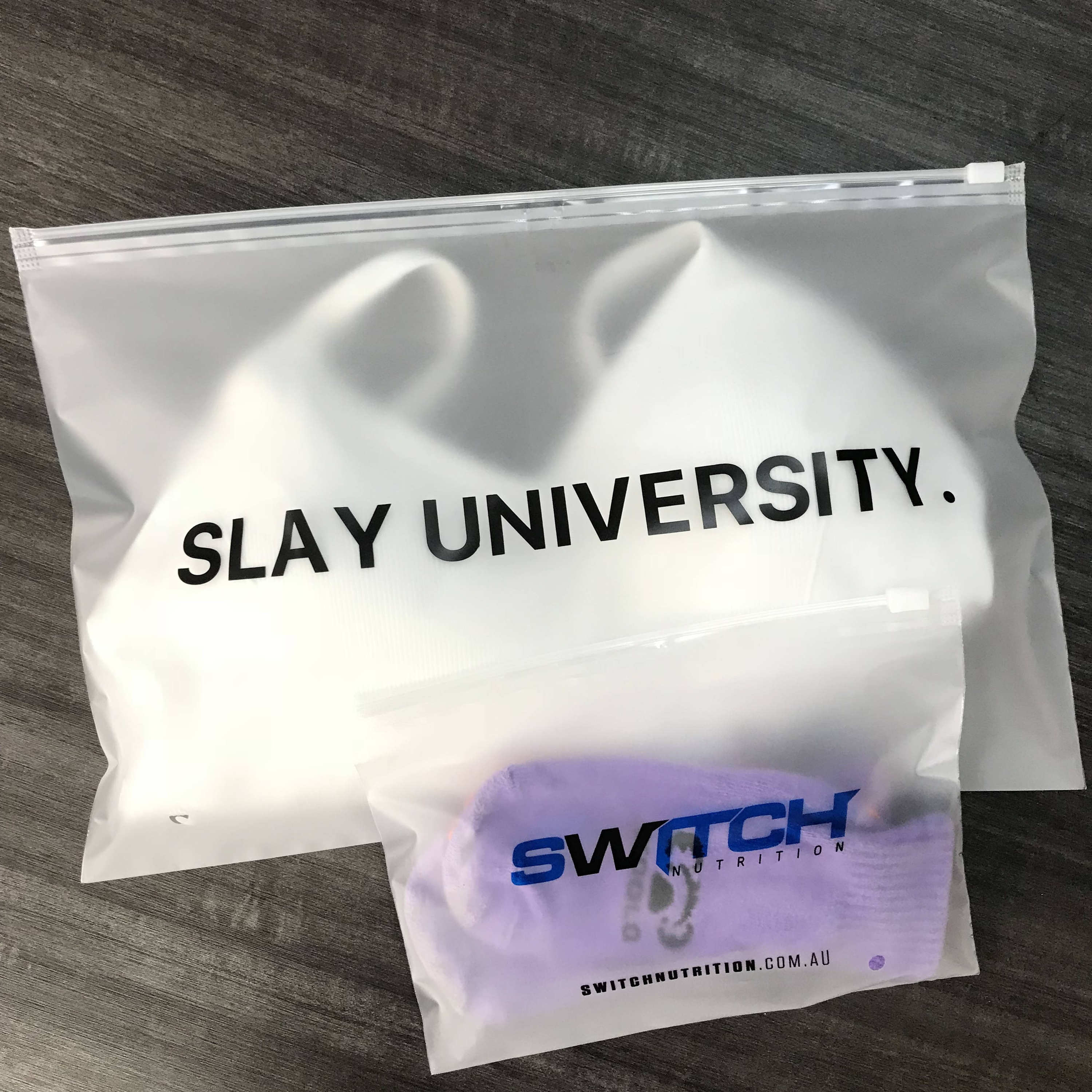 个性化磨砂拉链服装包装袋Custom Matte Zipper Plastic Clothing Packaging Bags