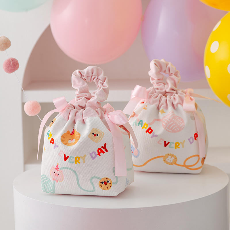 幼儿园儿童生日 & 儿童节卡通印花透明便携零食礼品袋Transparent Portable Cartoon Printed Snack Gift Bags for Kindergarten Kids' Birthdays & Children’s Day, School Use