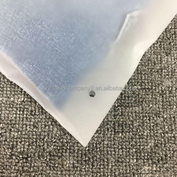 可重复密封磨砂 PE 拉链袋｜服装皮草包装袋Reclosable Recyclable PE Zipper Bags, Matte Frosted Custom Zipper Pouches for Garment & Fur Packaging