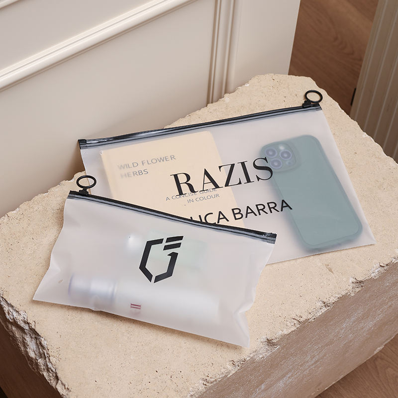 厂家直销拉链袋 可定制尺寸 适合服装和化妆品包装袋 印刷logoTitle: Factory Direct Zipper Bags Custom Size Logo Print Packaging for Clothing Cosmetics