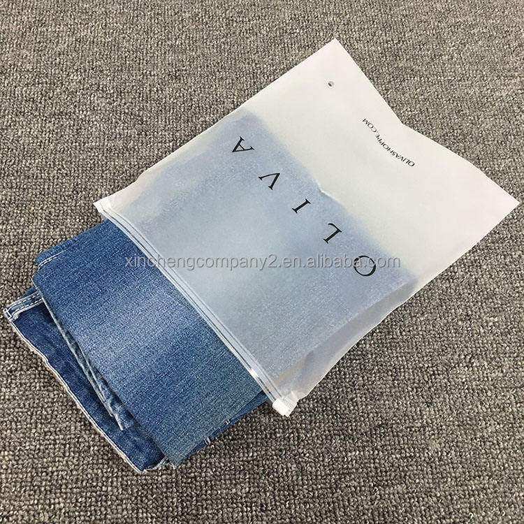 可重复密封磨砂 PE 拉链袋｜服装皮草包装袋Reclosable Recyclable PE Zipper Bags, Matte Frosted Custom Zipper Pouches for Garment & Fur Packaging
