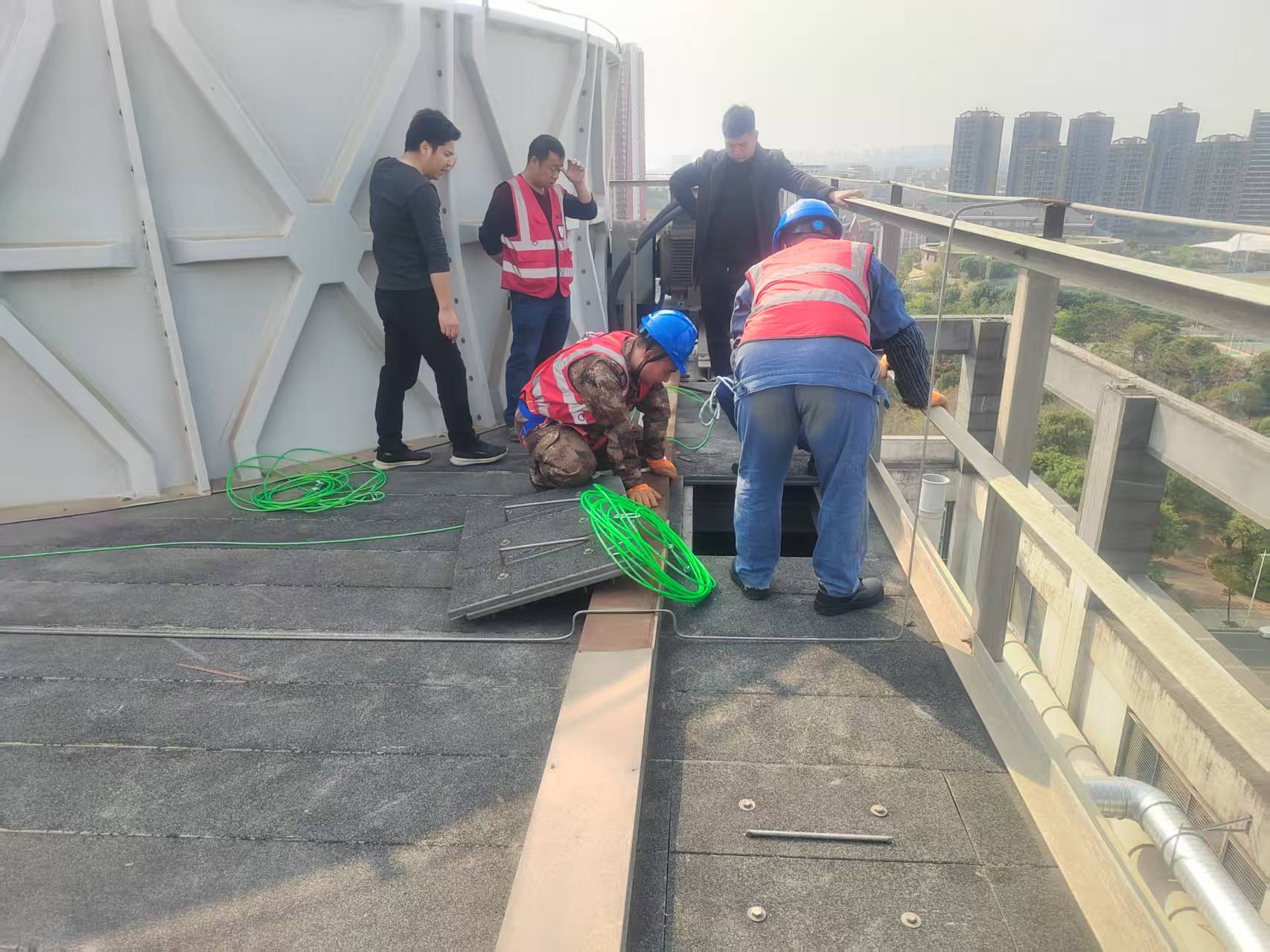 深圳冷却塔怎么选?注塑电子楼宇四大场景选型与维保要点,上亿冷暖—深圳冷却塔工程图2